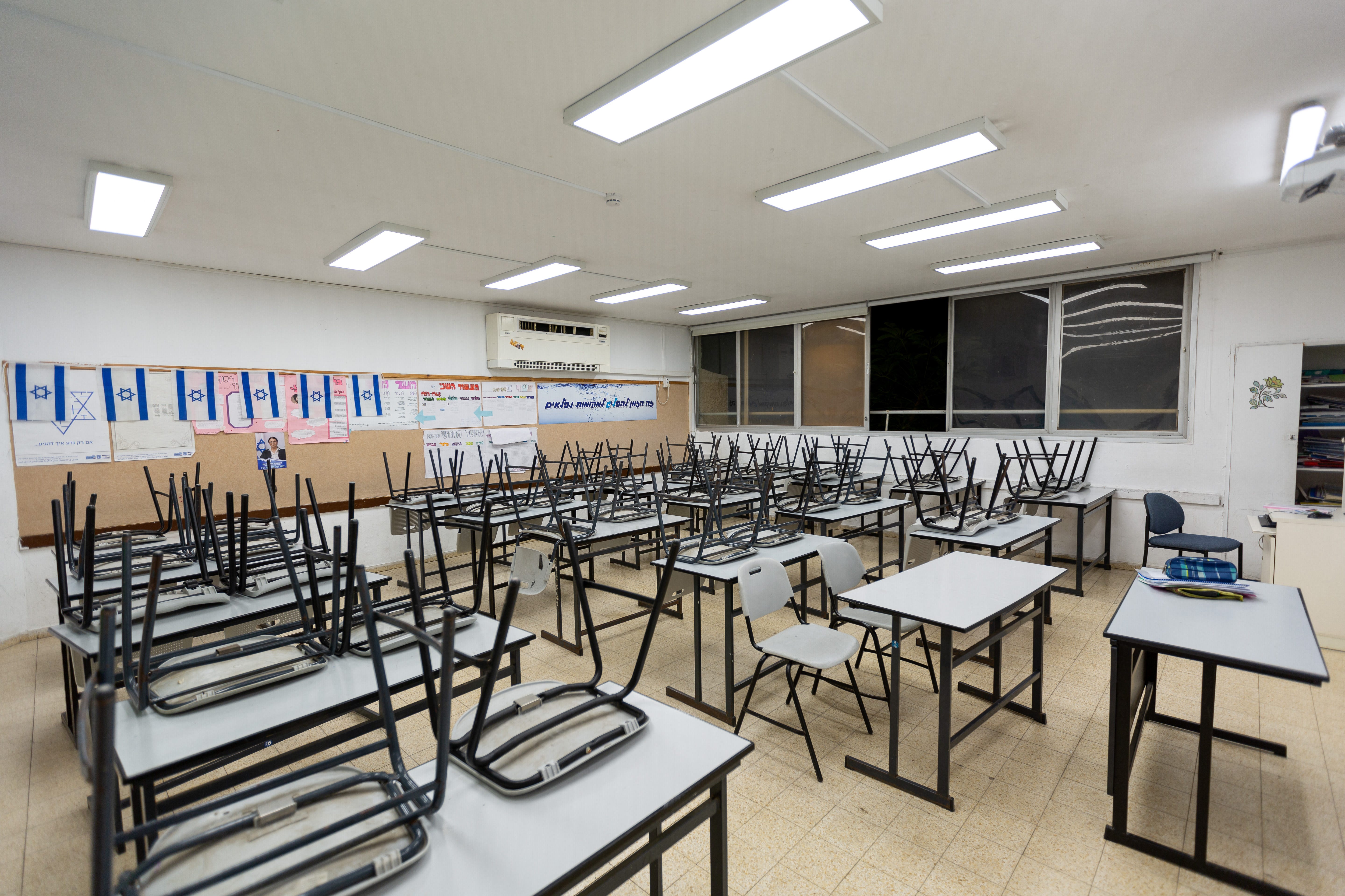 בתי ספר